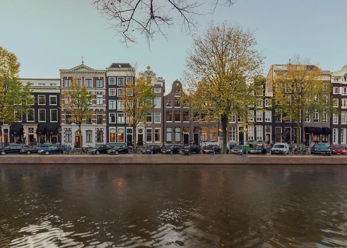 The Pavilions Amsterdam, The Toren